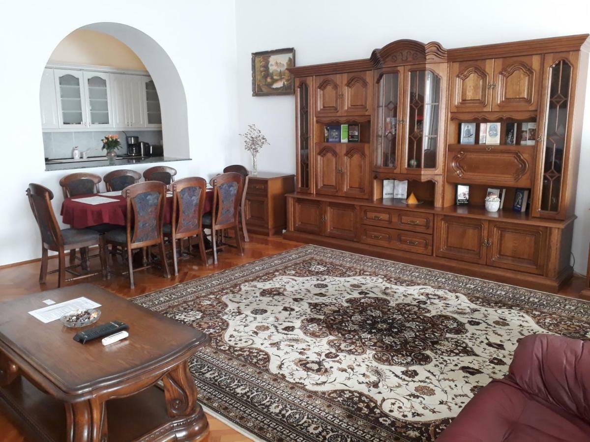 Piac Utcai Apartman 2 เดเบรตเซน ภายนอก รูปภาพ